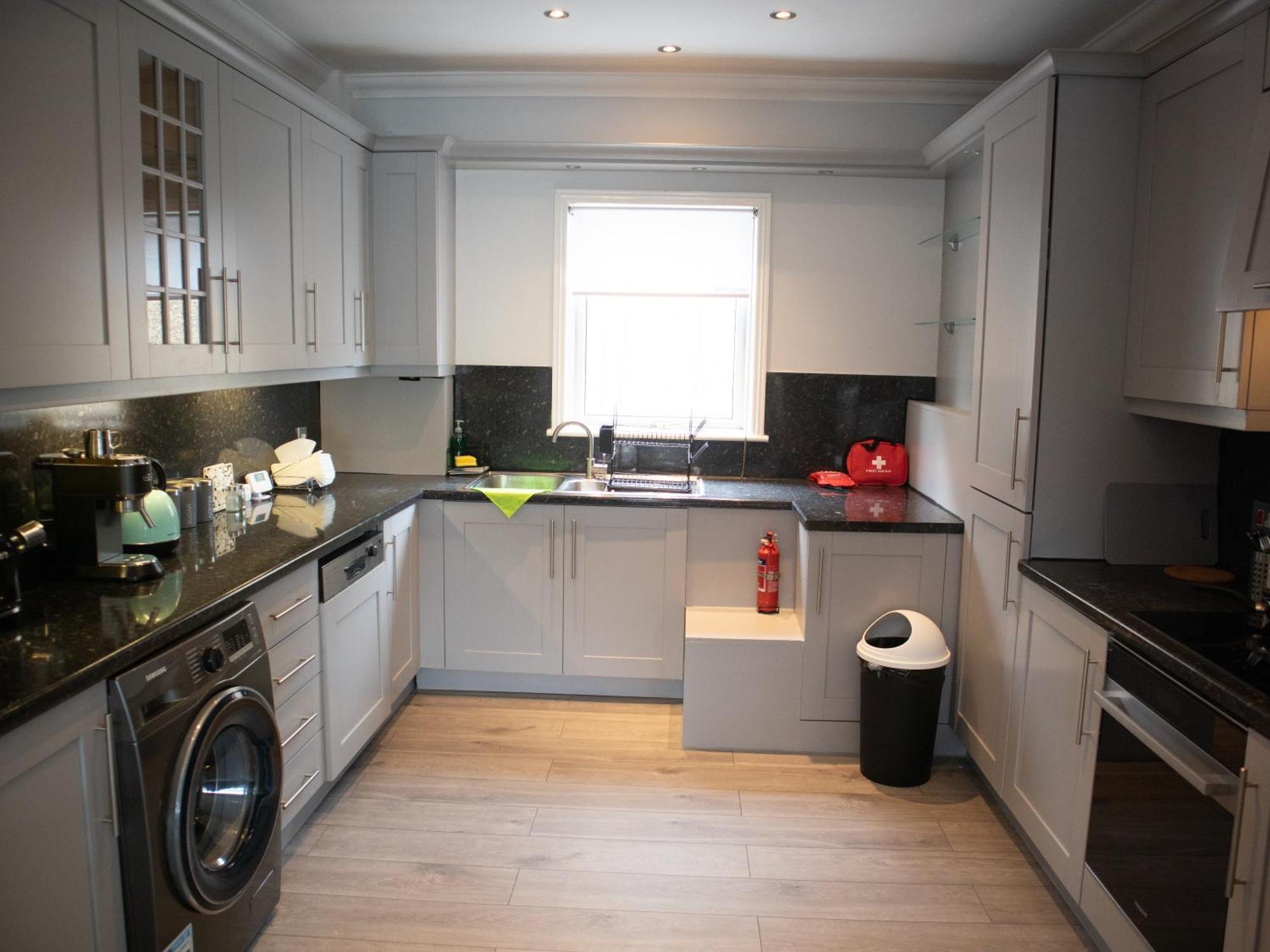 Bright Private Terrace - Free Private Parking - Tv - Wifi - Netflix Apartment Croydon Exterior photo